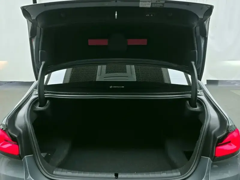2022 BMW 5 серии с пробегом 49 723 км