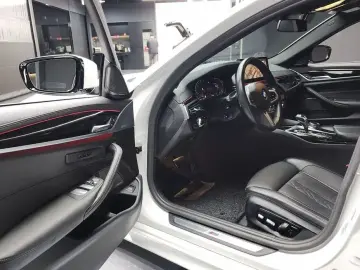 2022 BMW 5 серии с пробегом 41 932 км