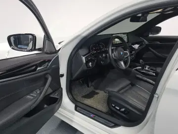 2022 BMW 5 серии с пробегом 26 294 км