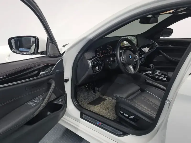 2022 BMW 5 серии с пробегом 26 294 км