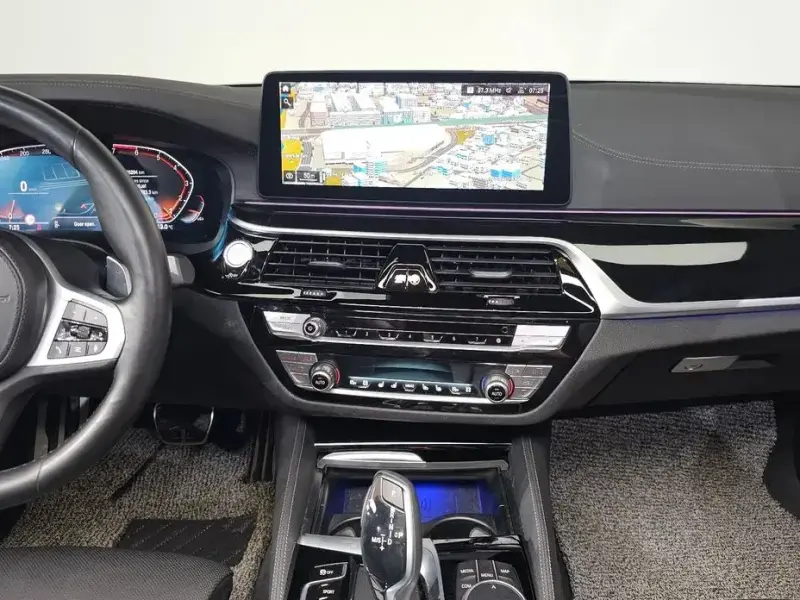 2022 BMW 5 серии с пробегом 26 294 км