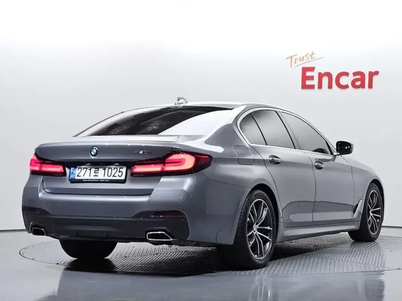 2022 BMW 5 серии с пробегом 31 890 км