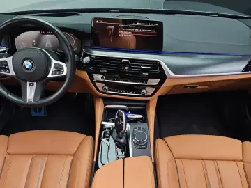 2022 BMW 5 серии с пробегом 31 890 км