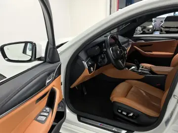 2022 BMW 5 серии с пробегом 54 085 км