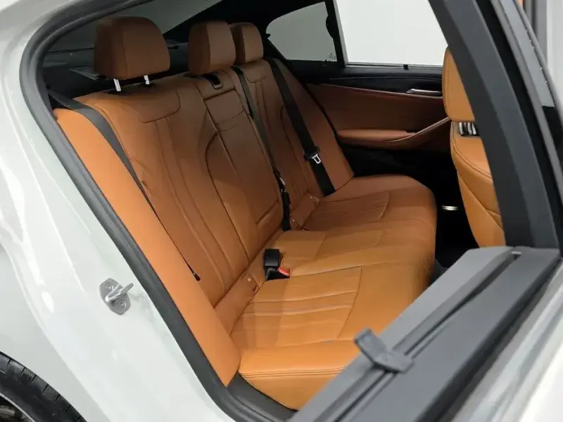 2022 BMW 5 серии с пробегом 54 085 км
