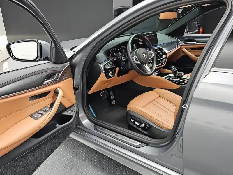 2022 BMW 5 серии с пробегом 31 890 км