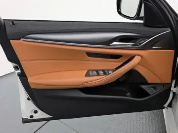 2022 BMW 5 серии с пробегом 54 085 км