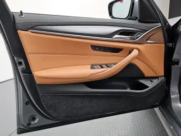 2022 BMW 5 серии с пробегом 31 890 км