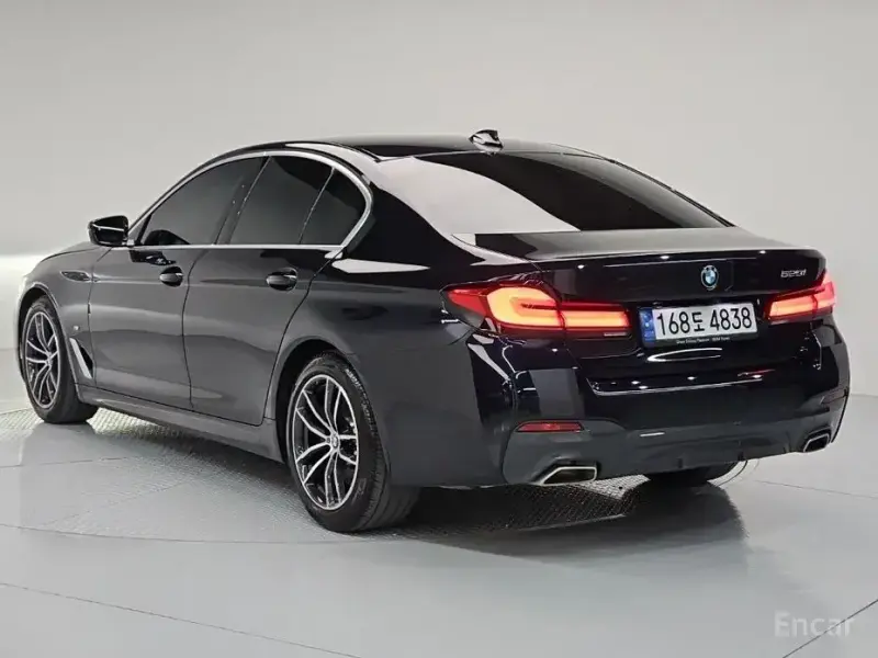 2022 BMW 5 серии с пробегом 61 637 км