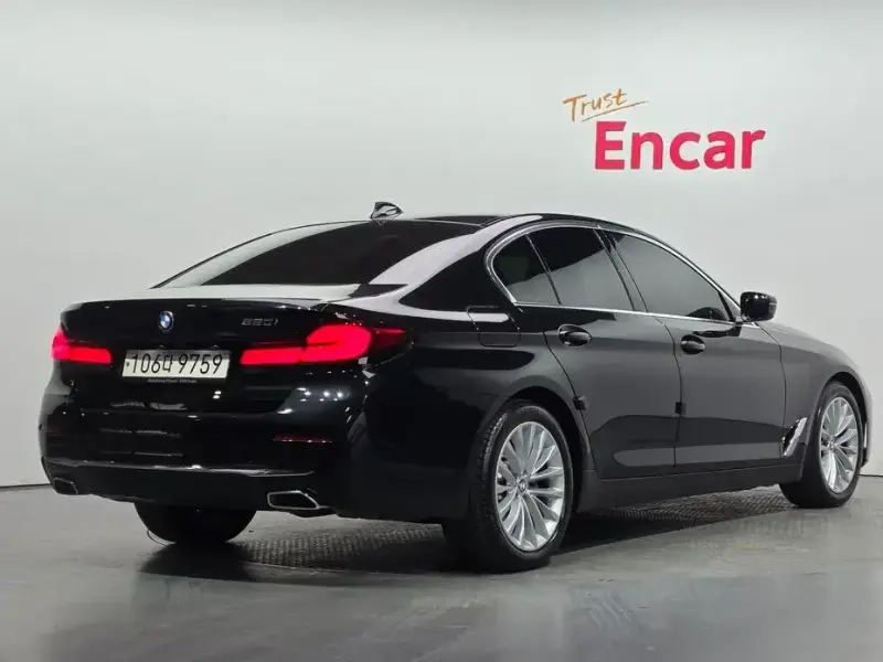 2022 BMW 5 серии с пробегом 71 987 км