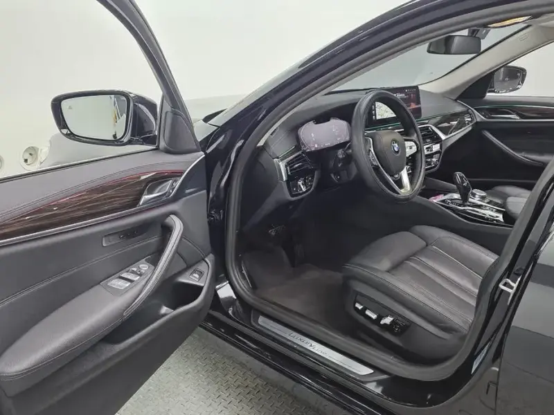 2022 BMW 5 серии с пробегом 71 987 км