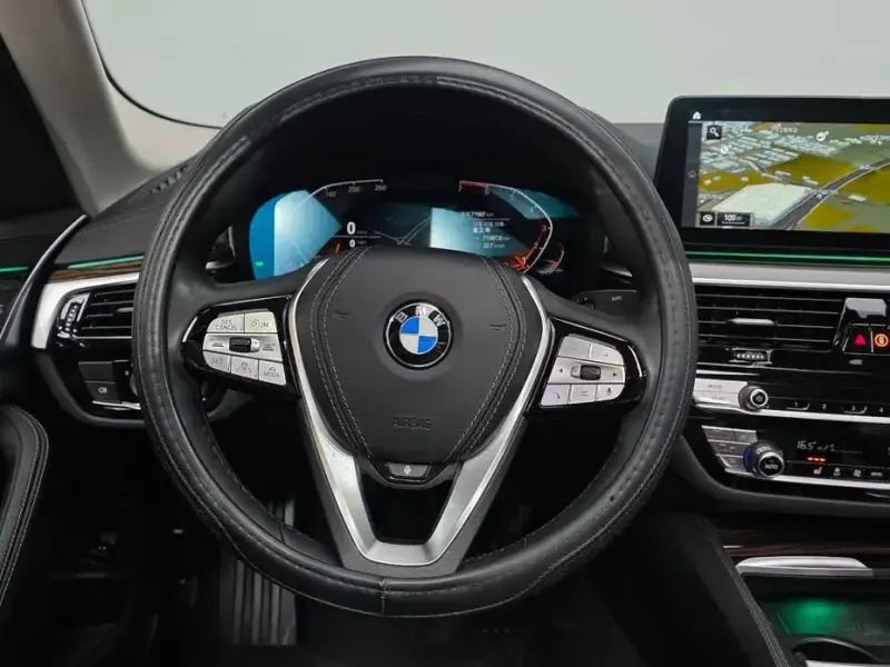 2022 BMW 5 серии с пробегом 71 987 км