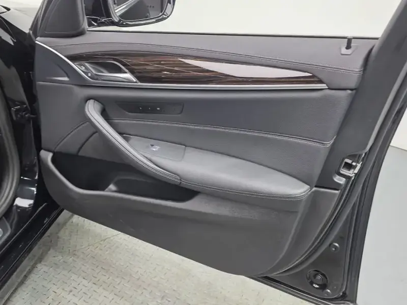 2022 BMW 5 серии с пробегом 71 987 км