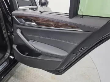 2022 BMW 5 серии с пробегом 71 987 км