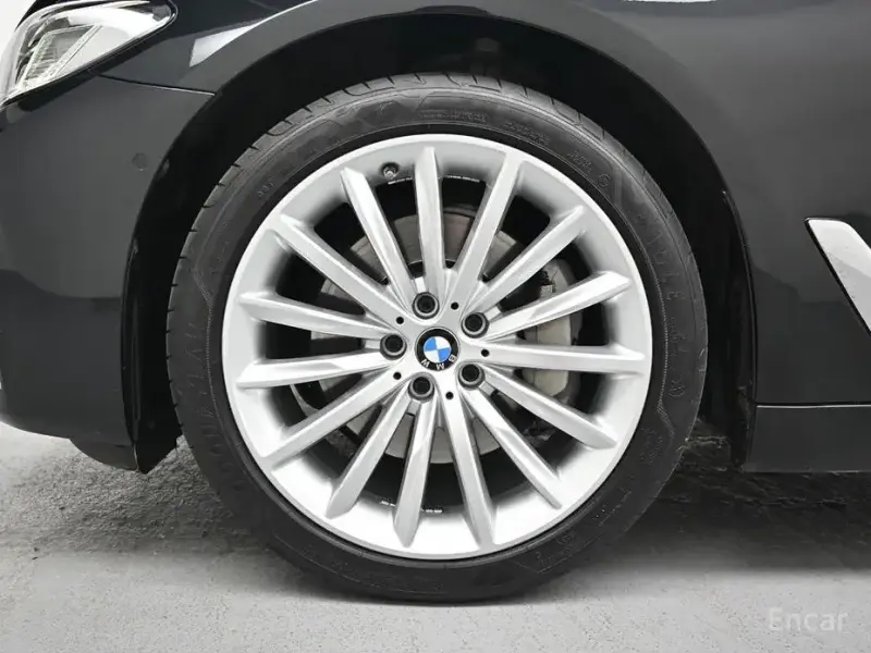 2022 BMW 5 серии с пробегом 75 607 км