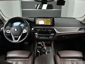2022 BMW 5 серии с пробегом 75 607 км