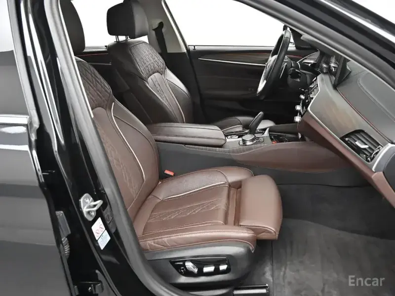 2022 BMW 5 серии с пробегом 75 607 км