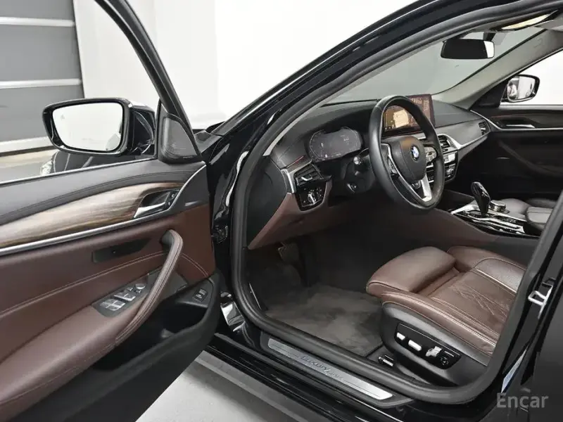 2022 BMW 5 серии с пробегом 75 607 км