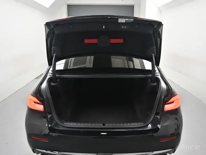 2022 BMW 5 серии с пробегом 75 607 км