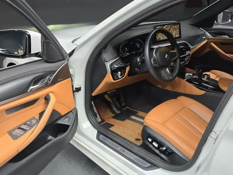 2022 BMW 5 серии с пробегом 29 455 км