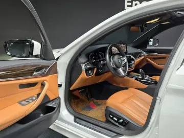2022 BMW 5 серии с пробегом 52 502 км