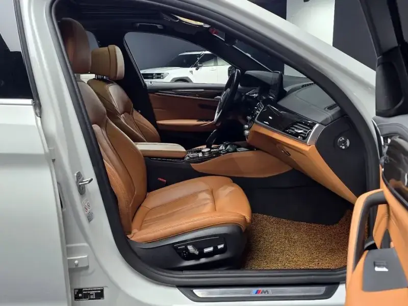 2022 BMW 5 серии с пробегом 52 502 км