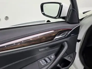 2022 BMW 5 серии с пробегом 62 358 км