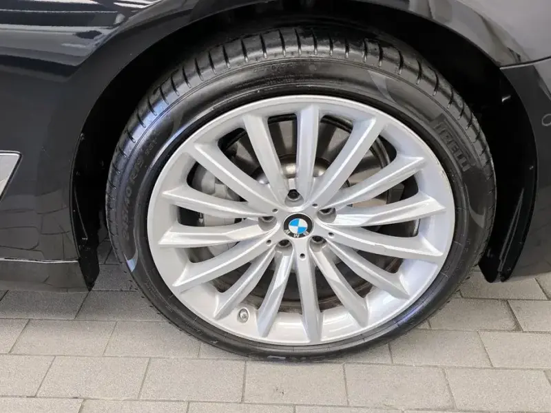 2022 BMW 5 серии с пробегом 13 883 км
