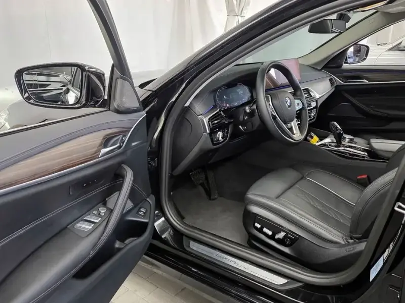 2022 BMW 5 серии с пробегом 13 883 км
