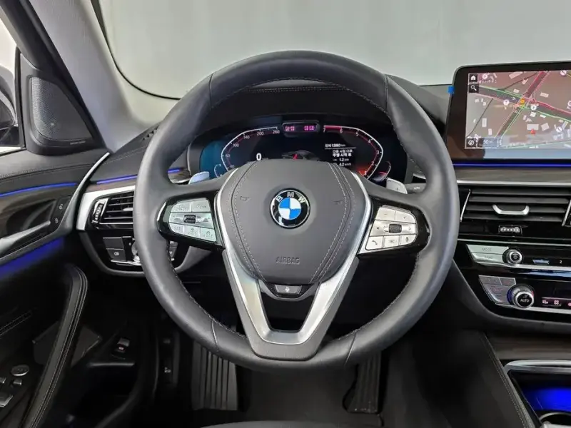 2022 BMW 5 серии с пробегом 13 883 км