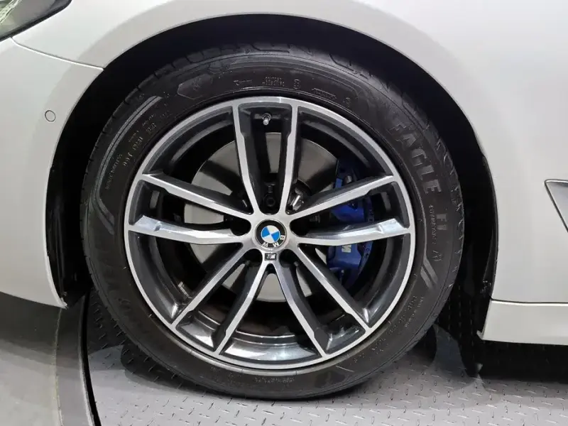 2022 BMW 5 серии с пробегом 56 053 км
