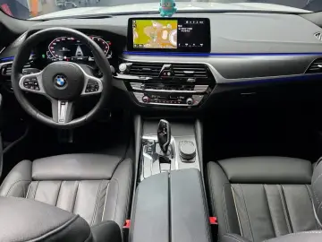 2022 BMW 5 серии с пробегом 56 053 км