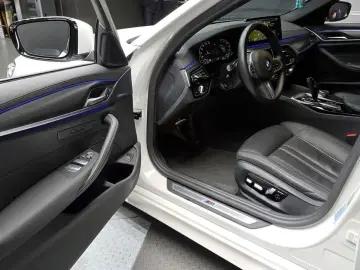 2022 BMW 5 серии с пробегом 56 053 км