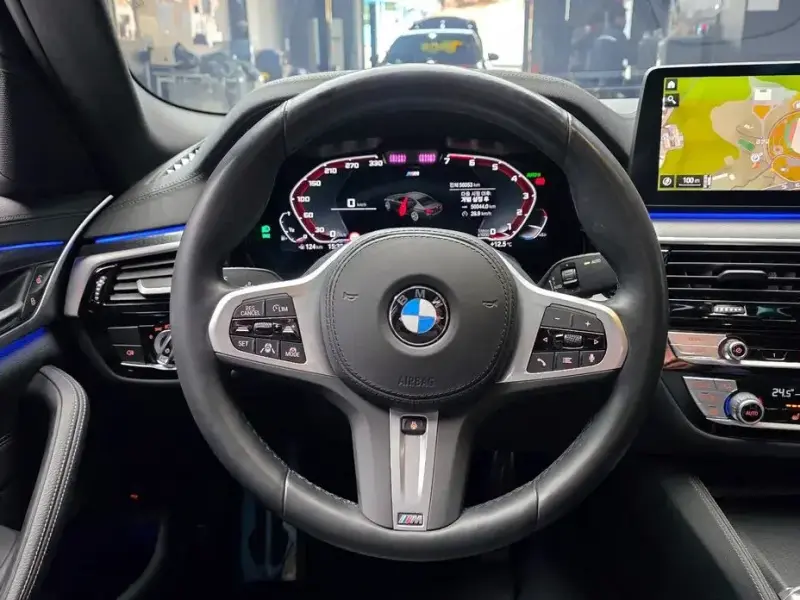 2022 BMW 5 серии с пробегом 56 053 км