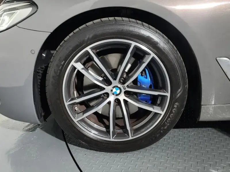 2022 BMW 5 серии с пробегом 42 373 км