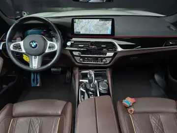 2022 BMW 5 серии с пробегом 68 988 км