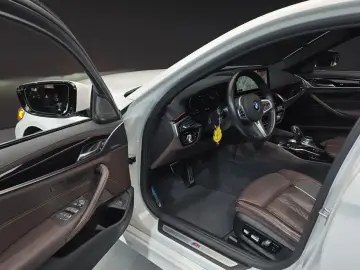 2022 BMW 5 серии с пробегом 68 988 км