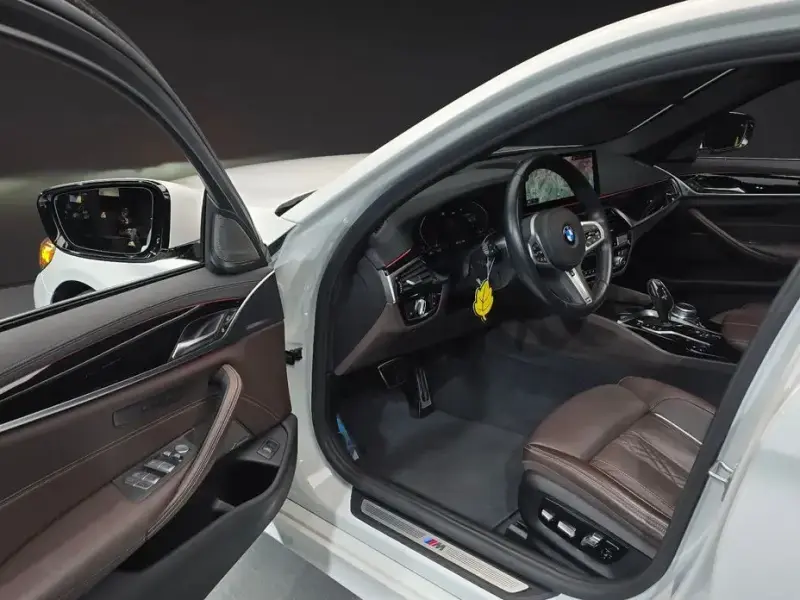 2022 BMW 5 серии с пробегом 68 988 км