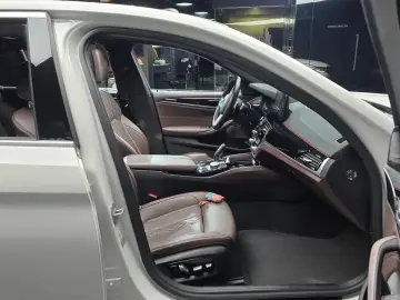 2022 BMW 5 серии с пробегом 68 988 км