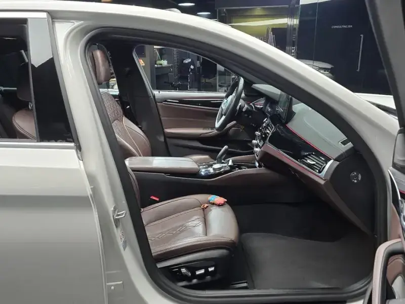 2022 BMW 5 серии с пробегом 68 988 км
