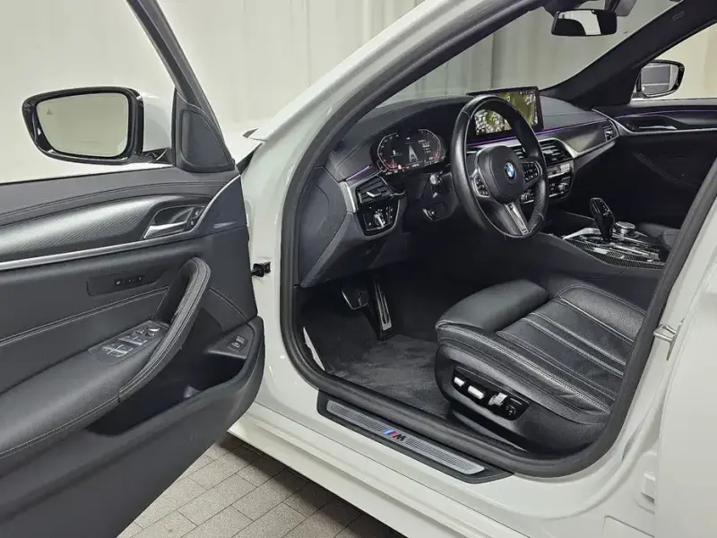 2022 BMW 5 серии с пробегом 29 570 км