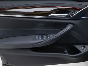 2022 BMW 5 серии с пробегом 47 086 км
