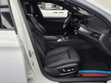 2022 BMW 5 серии с пробегом 29 809 км