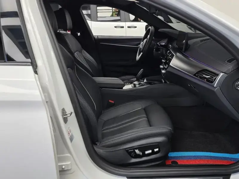 2022 BMW 5 серии с пробегом 29 809 км