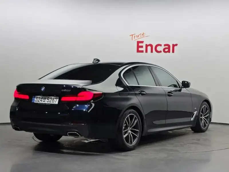2022 BMW 5 серии с пробегом 9 896 км