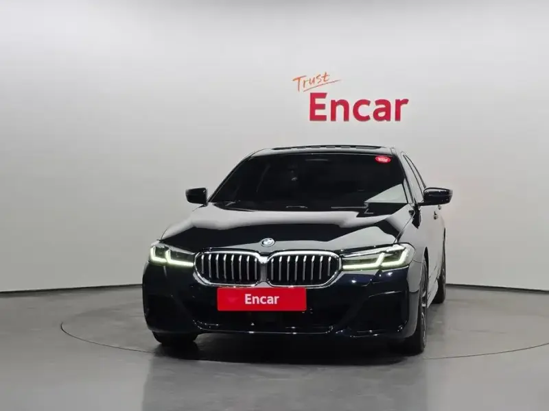 2022 BMW 5 серии с пробегом 9 896 км