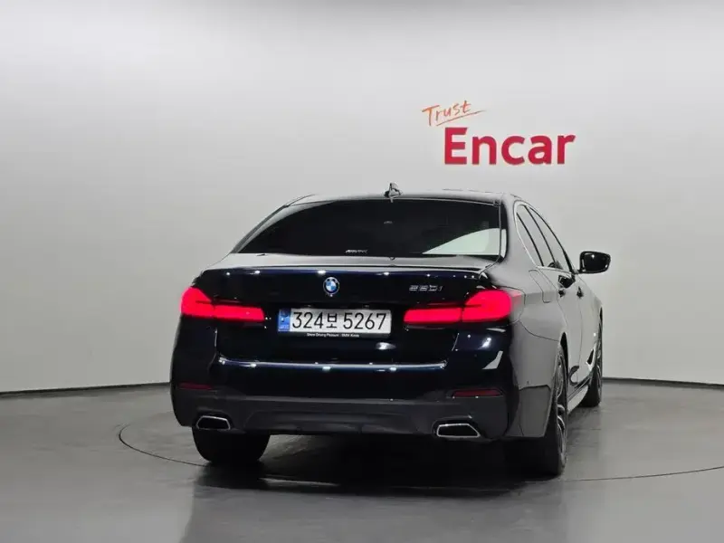 2022 BMW 5 серии с пробегом 9 896 км