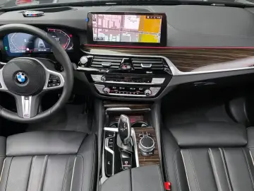 2022 BMW 5 серии с пробегом 9 896 км