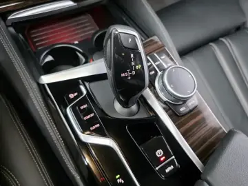 2022 BMW 5 серии с пробегом 9 896 км