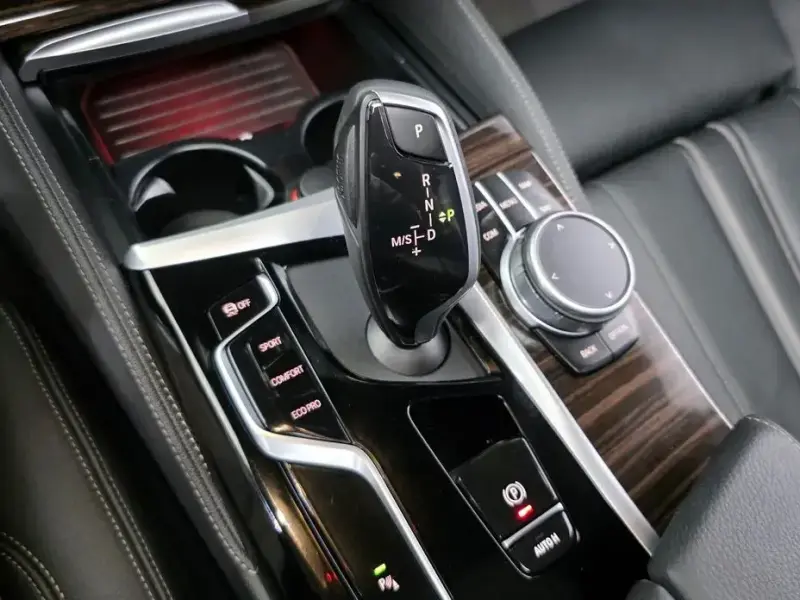 2022 BMW 5 серии с пробегом 9 896 км